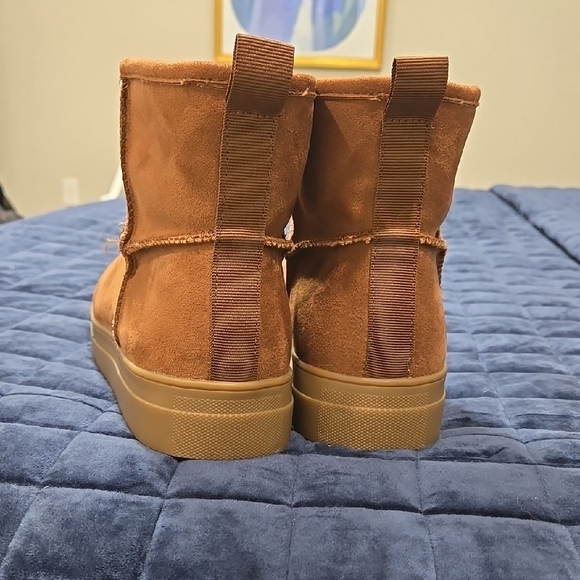 NWT Ugg Like MIA Brown Suede Ankle Boots - Picture 3 of 5